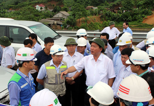 Cao tốc Hà Nội - Lào Cai không để chậm tiến độ do nhà thầu ảnh 1