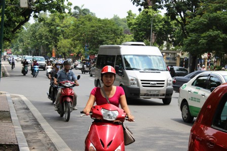 Nhắc nhở người đội mũ bảo hiểm rởm ảnh 8