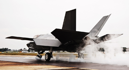 Mỹ đình bay toàn bộ đội F-35 để điều tra sự cố động cơ ảnh 1