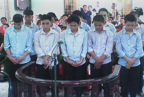 Phạt tù các đối tượng lợi dụng biểu tình, gây rối tại Thủ Đức ảnh 1