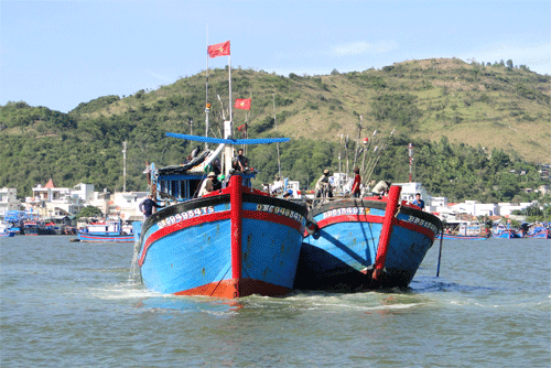 Ứng cứu tàu cá Bình Định gặp nạn trên biển ảnh 1