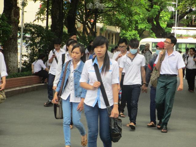 TPHCM: 9 thí sinh bị đình chỉ thi, 2 cán bộ bị khiển trách ảnh 2