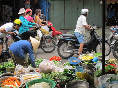 Trung gian làm giá - sản xuất, tiêu dùng đều thiệt ảnh 1