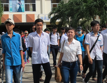 Đề Hóa bám sát chương trình, đề Văn hay, 'lạ' ảnh 1