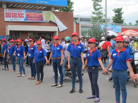 Hình ảnh đẹp màu áo xanh tình nguyện ảnh 10