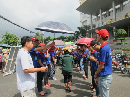 Hình ảnh đẹp màu áo xanh tình nguyện ảnh 12