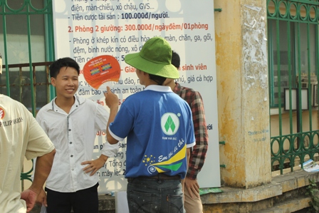Hình ảnh đẹp màu áo xanh tình nguyện ảnh 1
