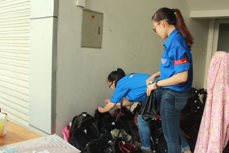Hình ảnh đẹp màu áo xanh tình nguyện ảnh 4