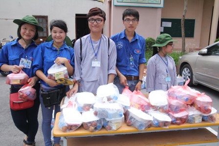 Hình ảnh đẹp màu áo xanh tình nguyện ảnh 6
