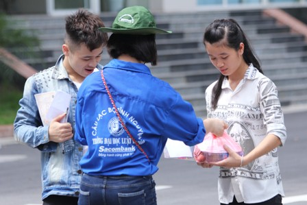 Hình ảnh đẹp màu áo xanh tình nguyện ảnh 5