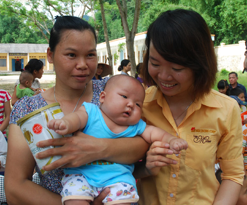 Chương trình “Đồng hành cùng vùng khó” đến với Na Rì ảnh 4