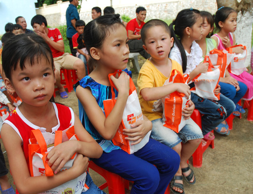 Chương trình “Đồng hành cùng vùng khó” đến với Na Rì ảnh 6