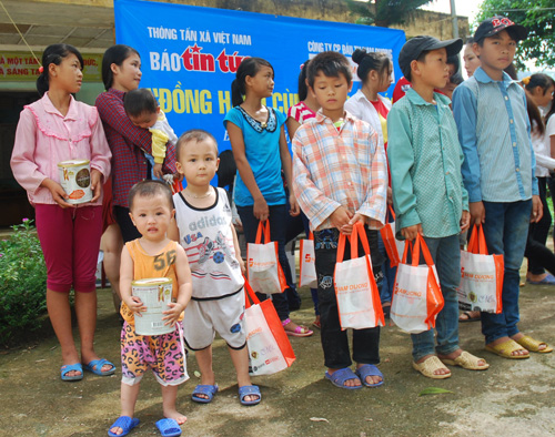 Chương trình “Đồng hành cùng vùng khó” đến với Na Rì ảnh 8