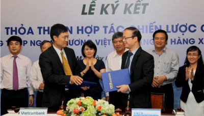 Vietcombank hỗ trợ vốn cho VNCB chi trả kịp thời tiền gửi ảnh 1
