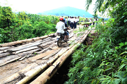 Đắk Nông: Sập cầu, một người bị thương nặng ảnh 1