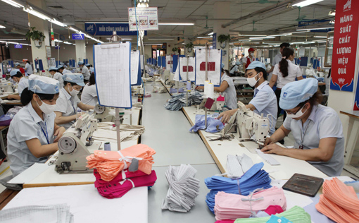 Dệt may gặp khó ngay trên sân nhà ảnh 1