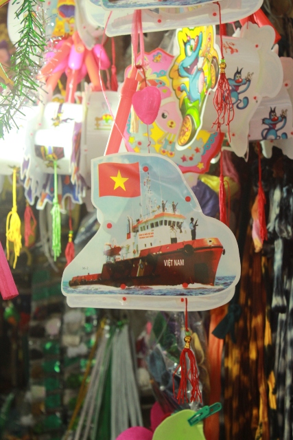 Đèn lồng 'biển đảo' đón Trung thu ảnh 1