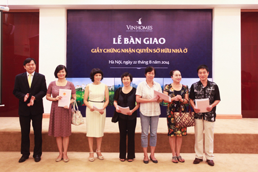 Thêm hàng trăm khách hàng Vinhomes nhận sổ đỏ ảnh 1