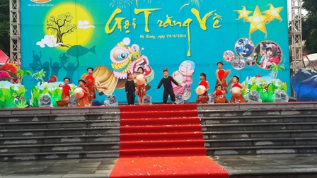 Trung thu “Gọi trăng về” diễn ra ở 3 miền ảnh 2