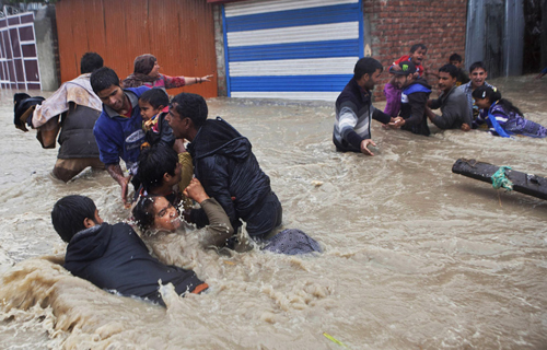 Lũ lụt kinh hoàng tại Ấn Độ và Pakistan ảnh 7