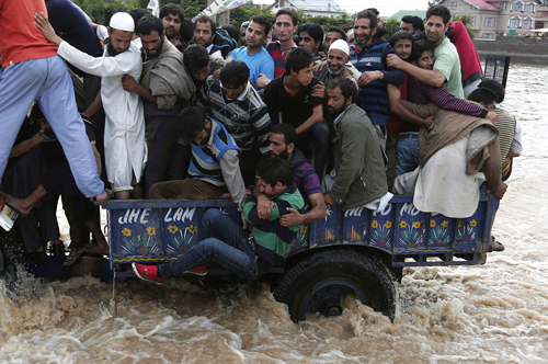Lũ lụt kinh hoàng tại Ấn Độ và Pakistan ảnh 10