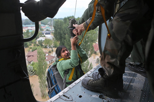 Lũ lụt kinh hoàng tại Ấn Độ và Pakistan ảnh 12