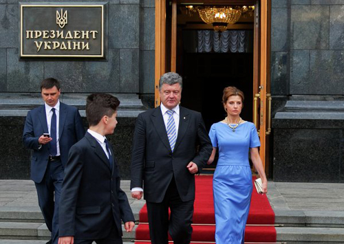 Nhìn lại 100 ngày cầm quyền của ông Poroshenko ảnh 2