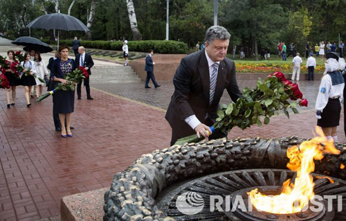 Nhìn lại 100 ngày cầm quyền của ông Poroshenko ảnh 8