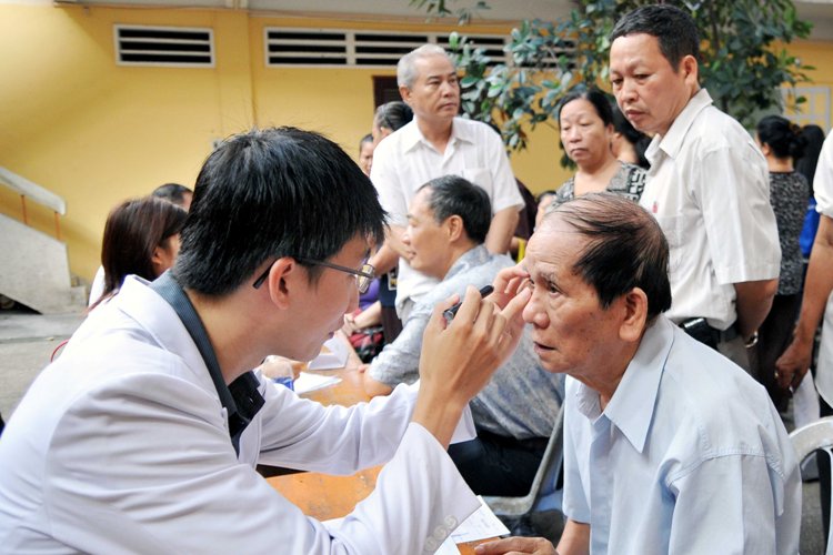 Khám, phát thuốc miễn phí cho 1.000 người cao tuổi ảnh 1