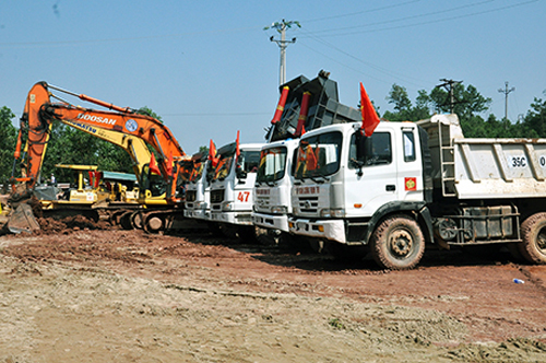 Khởi công tuyến đường trục chính Khu kinh tế Vân Đồn ảnh 1