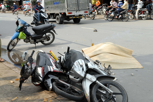 Lao vào đầu xe tải, nam thanh niên tử vong ảnh 1
