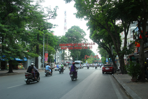 Hà Nội xôn xao đón 60 năm giải phóng ảnh 1
