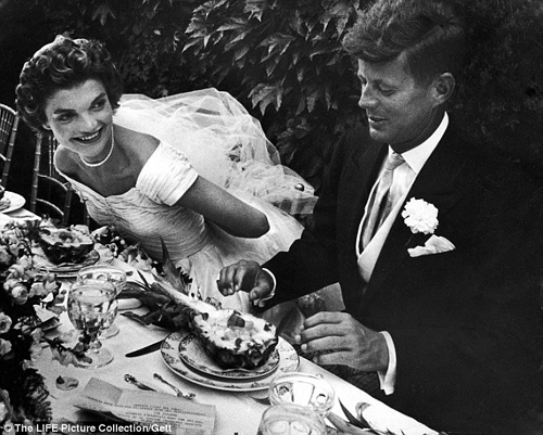 Phát hiện ảnh cưới chưa từng công bố của cố Tổng thống Kennedy ảnh 3
