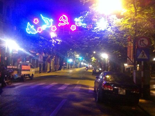 Rực rỡ kỷ niệm 60 năm Giải phóng Thủ Đô ảnh 1