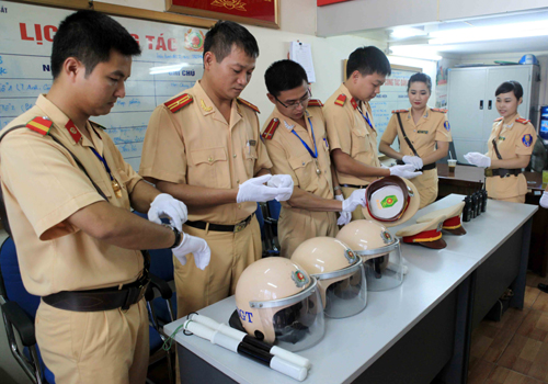 Nữ CSGT xinh đẹp dẫn đoàn ảnh 2