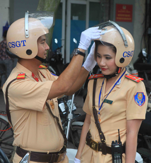 Nữ CSGT xinh đẹp dẫn đoàn ảnh 4