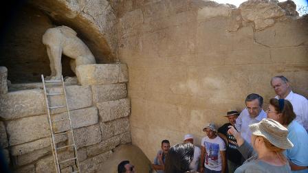 http://media.baotintuc.vn/2014/10/08/11/52/lang-mo-Amphipolis.jpg