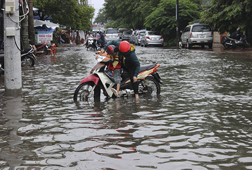 Thành phố Cà Mau ngập trong nước ảnh 1