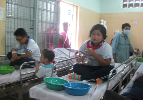 33 học sinh nhập viện vì ngộ độc thực phẩm ảnh 1