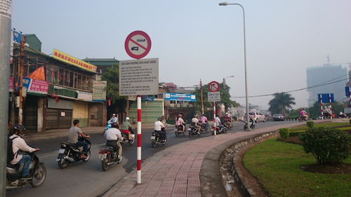 Khó truy trách nhiệm biển báo giao thông bất hợp lý ảnh 1