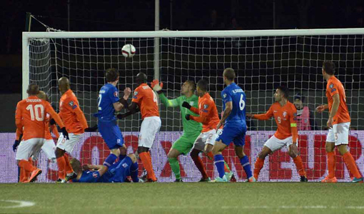 Hà Lan lại thua, ghế của Hiddink lung lay ảnh 1