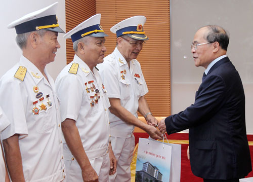 Chủ tịch Quốc hội tiếp cựu chiến binh Đoàn tàu không số ảnh 1