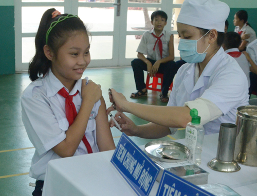 Phát động tiêm vắcxin sởi- Rubela khu vực phía Nam ảnh 1