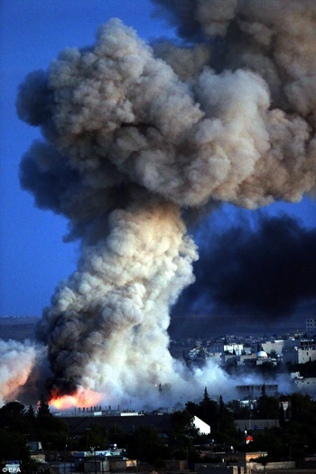 Hình ảnh không kích dữ dội nhằm vào IS ở Kobane ảnh 4