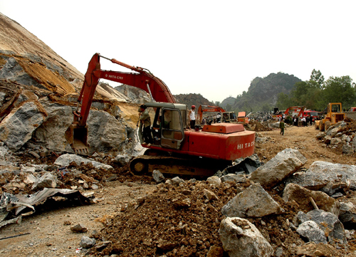 Khai thác đá ảnh hưởng nghiêm trọng tới nhà dân ảnh 1