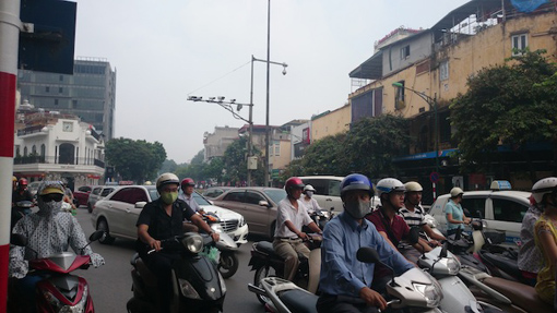 Cần có lộ trình hạn chế xe máy - Bài 1 ảnh 1
