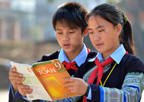 Tuyên dương 111 học sinh dân tộc thiểu số học giỏi năm 2014 ảnh 1