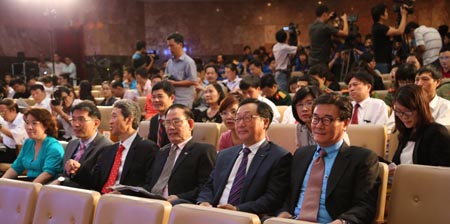 Lễ tuyên dương học sinh giỏi dân tộc thiểu số 2014 ảnh 9