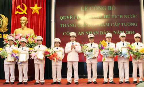 Trao Quyết định thăng cấp bậc hàm cấp Tướng Công an nhân dân năm 2014 ảnh 1