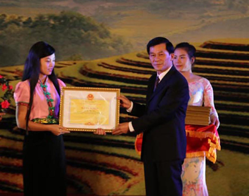 Tạo điều kiện hơn nữa cho học sinh dân tộc thiểu số ảnh 1